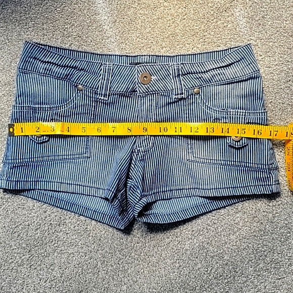 Jean Shorts - Picture 5 of 6